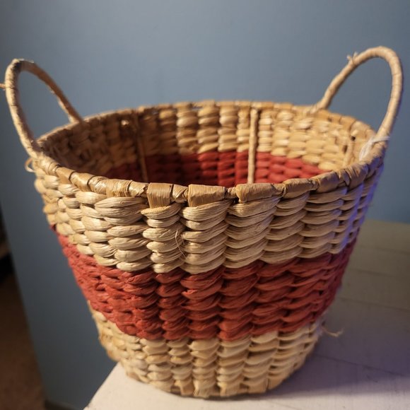 Double Handled Basket w/Red Stripe 7" Approx - Picture 2 of 4
